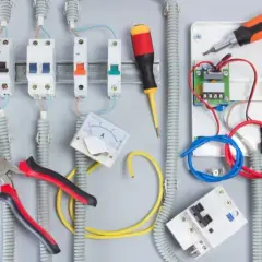 Jaki kabel do mieszkania w bloku? Nowoczesna instalacja krok po kroku