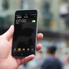 iPhone: Głośność budzika za głośna lub cichnie? Mamy rozwiązanie!
