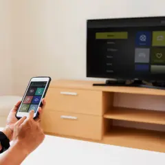 Jak połączyć iPhone z TV? Przewodnik po 5 metodach!