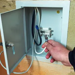 Jak połączyć kabel antenowy? Krok po kroku do idealnego sygnału DVB-T2.