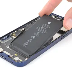iPhone 13: Wymiana baterii kiedy, gdzie, za ile i czy warto?