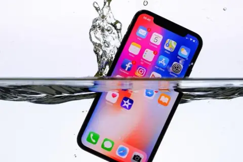 Czy iPhone 13 jest wodoodporny? Prawda o IP68 i gwarancji