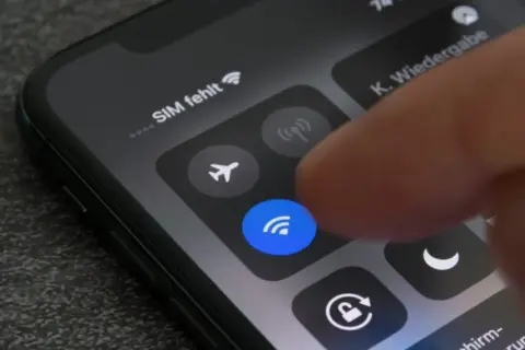 Jak udostępnić internet z iPhone'a? Hotspot i rozwiązania problemów