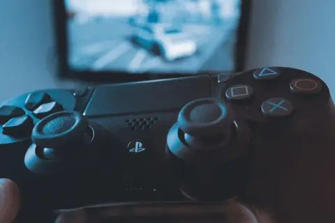 Jak podłączyć PS4 do monitora? Pełny poradnik krok po kroku