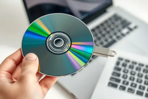 Jak przegrać płytę DVD na pendrive? Krok po kroku i legalnie.