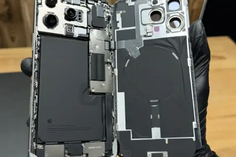 iPhone X: wymiana baterii, kondycja, koszty. Czy warto w 2026?