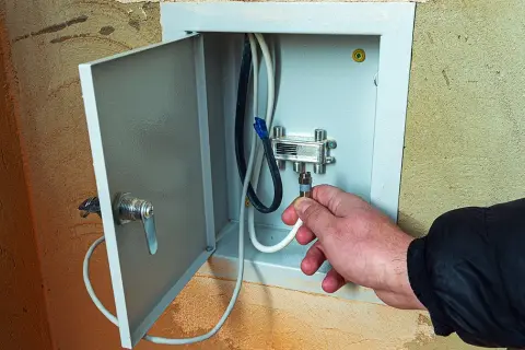 Jak połączyć kabel antenowy? Krok po kroku do idealnego sygnału DVB-T2.