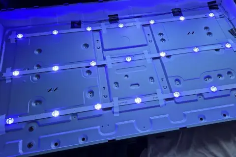 Ile kosztuje wymiana podświetlenia LED w TV? Naprawić czy kupić?