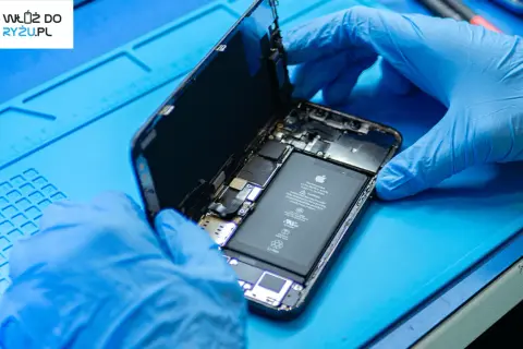 Wymiana baterii iPhone Kraków: Cennik, serwisy, czy warto?