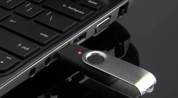 Jak skopiować z pendrive na komputer? Poradnik krok po kroku i rozwiązania