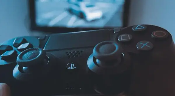 Jak podłączyć PS4 do monitora? Pełny poradnik krok po kroku