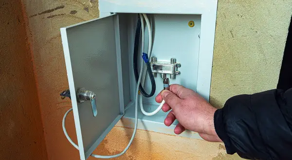 Jak połączyć kabel antenowy? Krok po kroku do idealnego sygnału DVB-T2.
