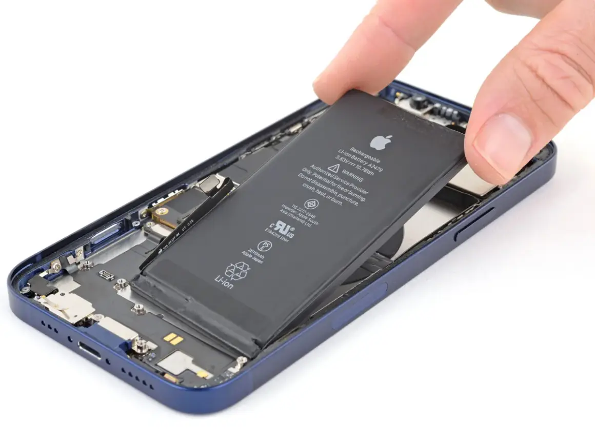 iPhone 13: Wymiana baterii kiedy, gdzie, za ile i czy warto?