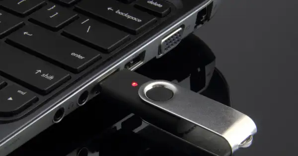 Jak skopiować z pendrive na komputer? Poradnik krok po kroku i rozwiązania